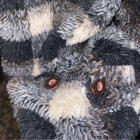 Velour County vintage style black and white plaid fuzzy button down coat - Picture 5 of 9